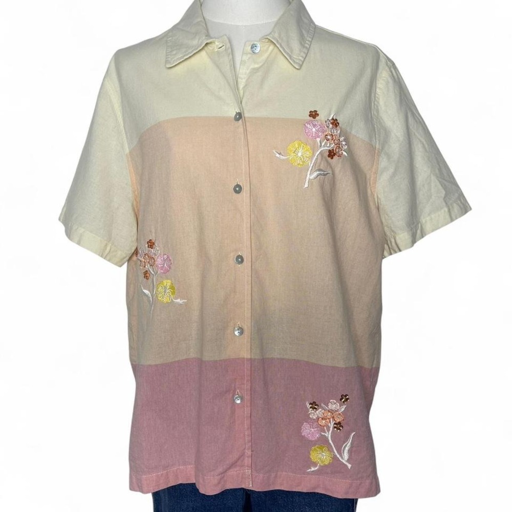 Vintage floral embroidered women's short sleeve button up shirt large